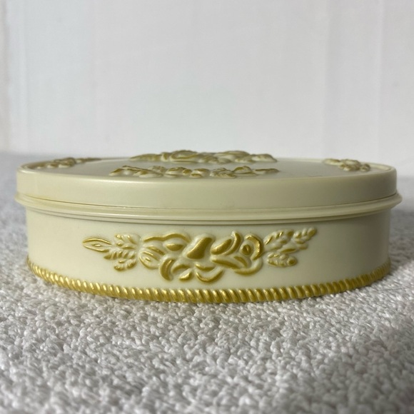 Vintage Beige Plastic Felt Lined Trinket Box - Picture 6 of 10